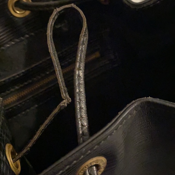 Authentic Louis Vuitton Neo Epi GM - Picture 8 of 9